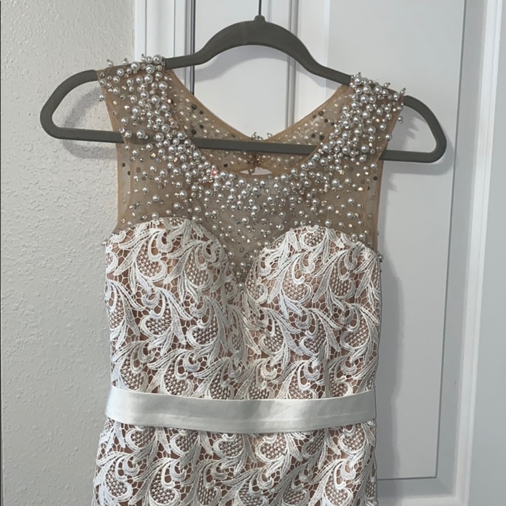 Short Sleeveless Ivory Lace Cocktail Dress